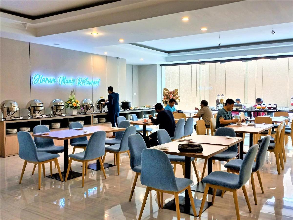 Front One King Hotel Tuban Tuban  Exteriér fotografie