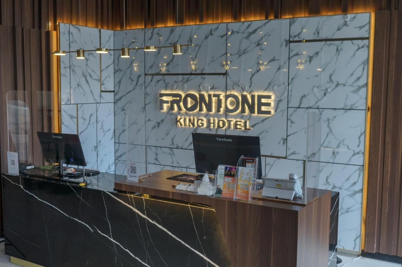 Front One King Hotel Tuban Tuban  Exteriér fotografie