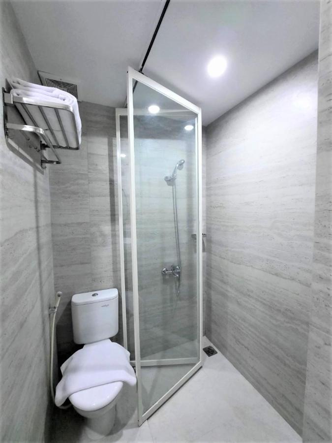 Front One King Hotel Tuban Tuban  Exteriér fotografie