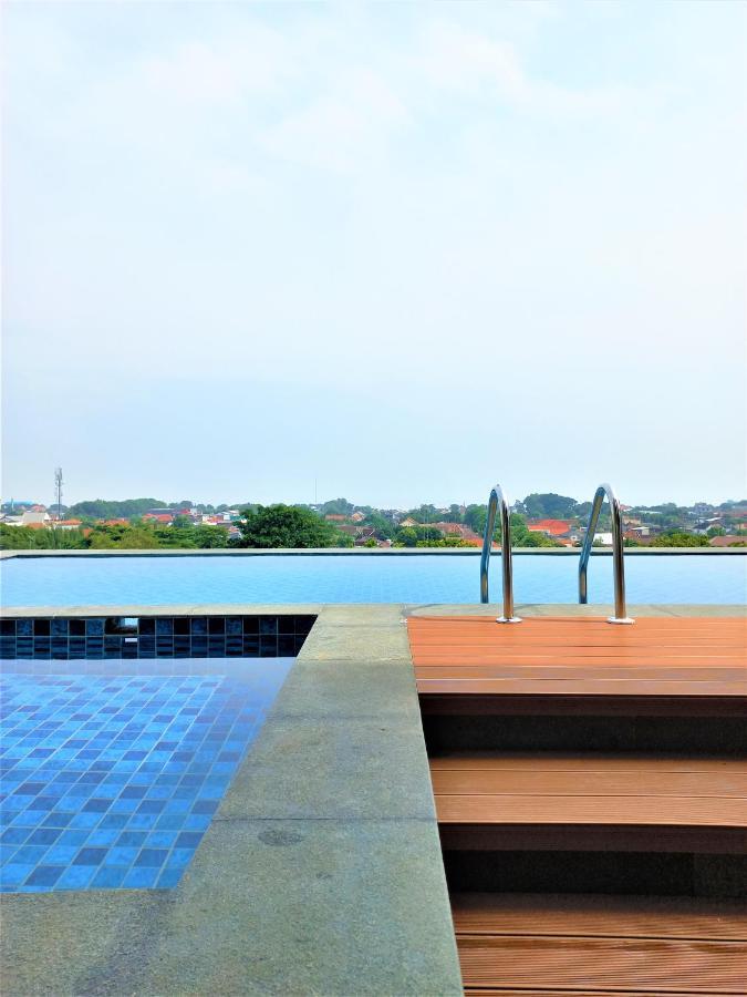 Front One King Hotel Tuban Tuban  Exteriér fotografie