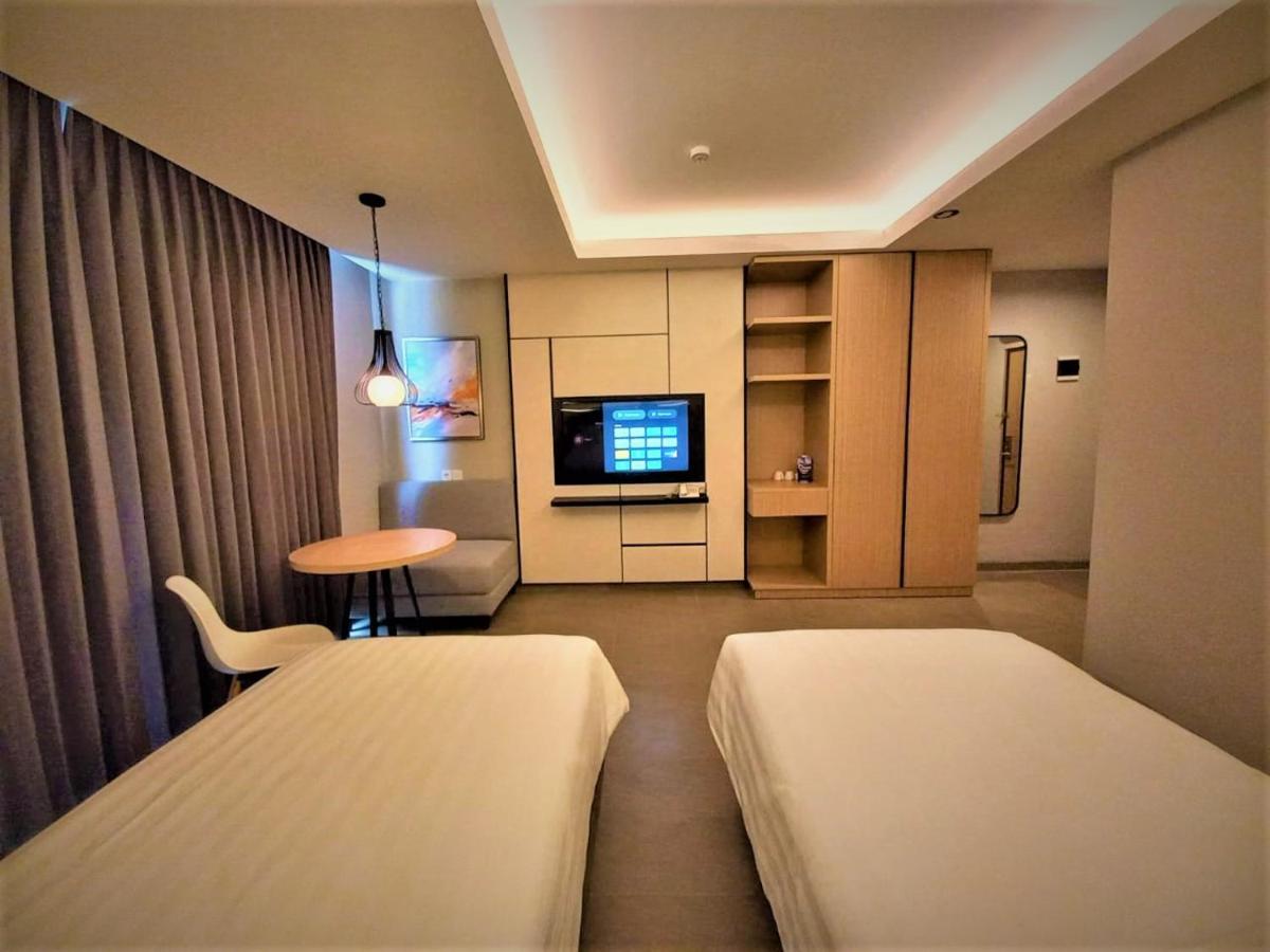 Front One King Hotel Tuban Tuban  Exteriér fotografie