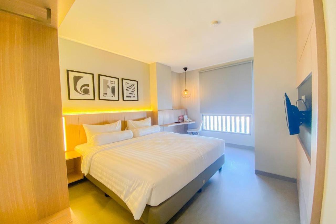 Front One King Hotel Tuban Tuban  Exteriér fotografie