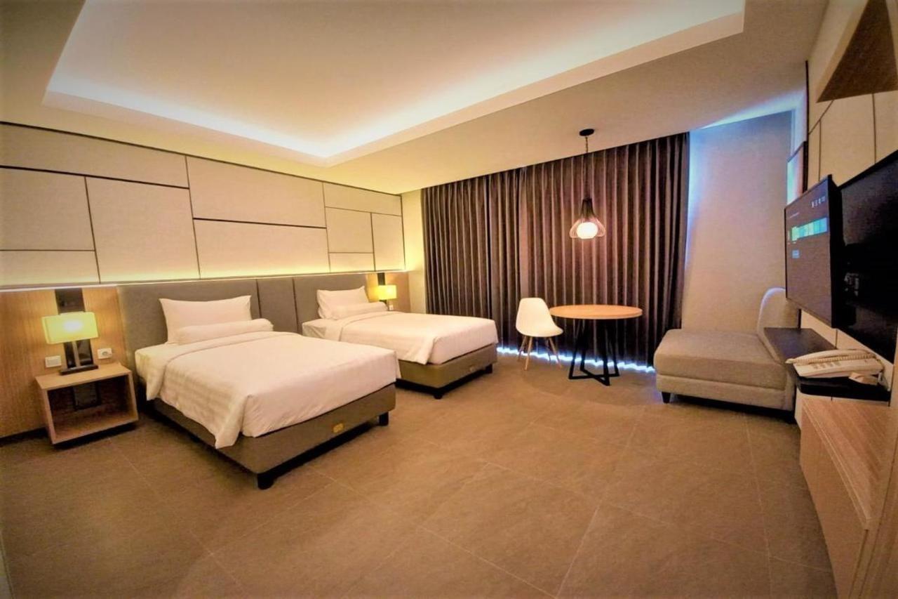 Front One King Hotel Tuban Tuban  Exteriér fotografie