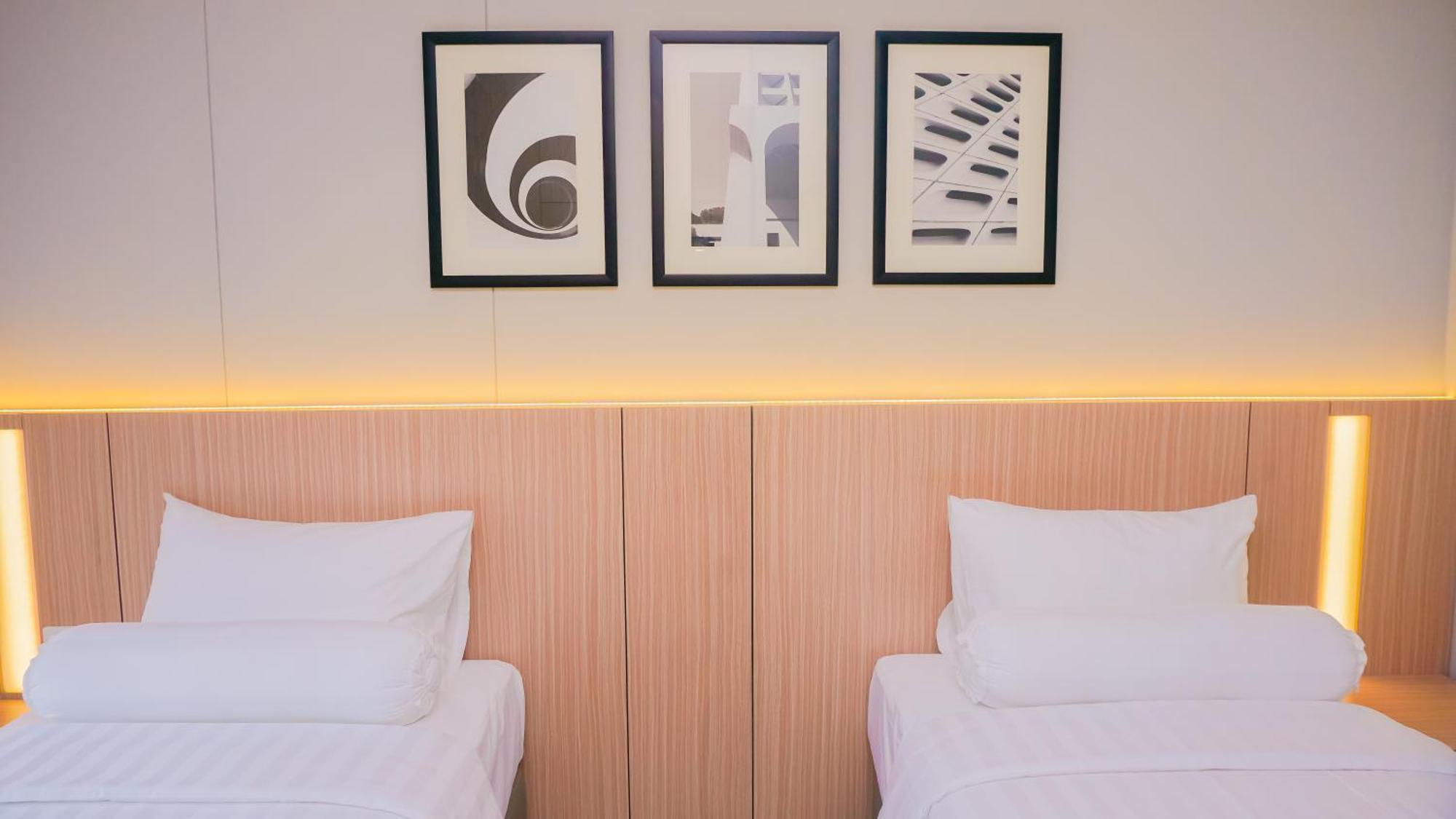 Front One King Hotel Tuban Tuban  Exteriér fotografie